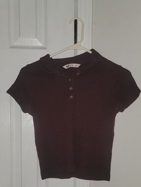 SO Plum Short-Sleeve Knit Button-Up Top